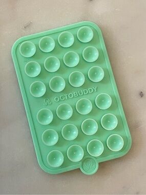 New- mint green octobuddy magnet MagSafe compatible